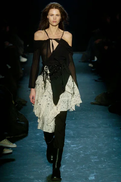 Look 16